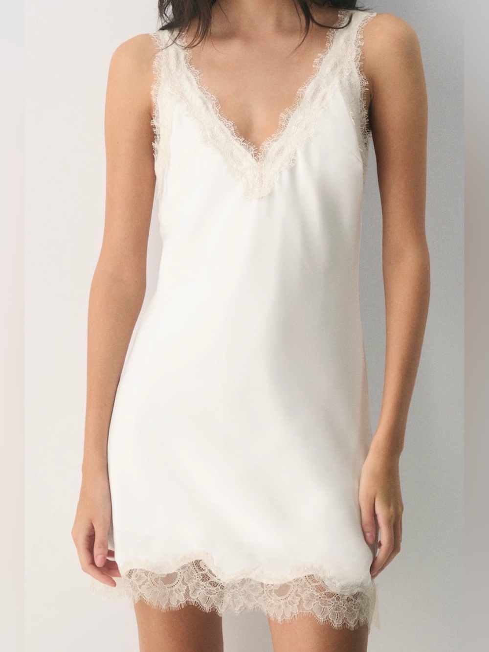 Aritzia Cream Lace-Trim V-Neck Slip